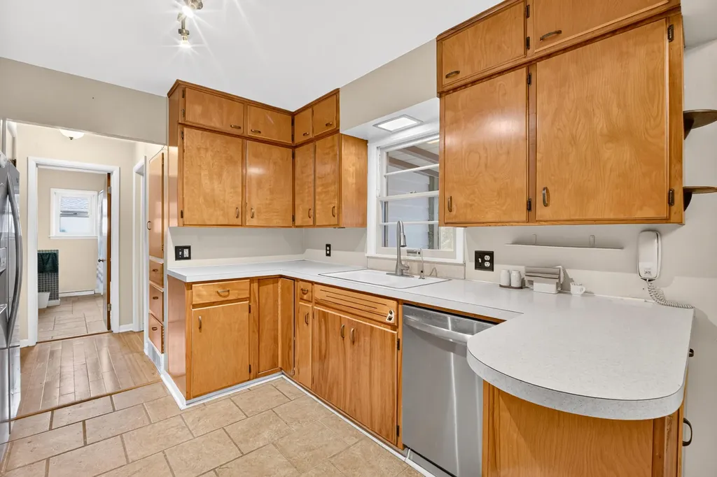 118 S Lauderdale Drive Kalamazoo Charter Township MI 49006