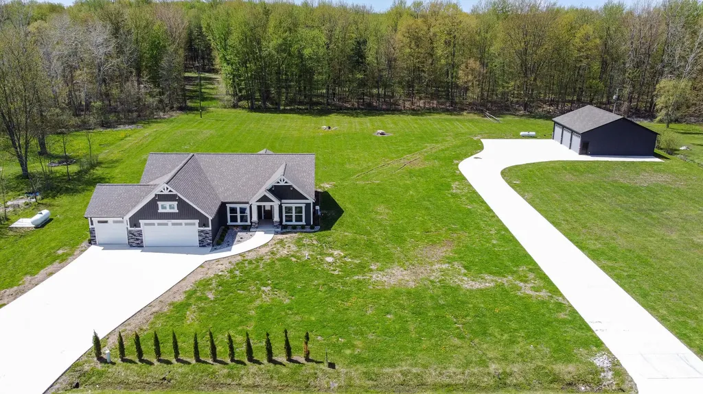 1885 Shaw Road Casnovia Township MI 49303