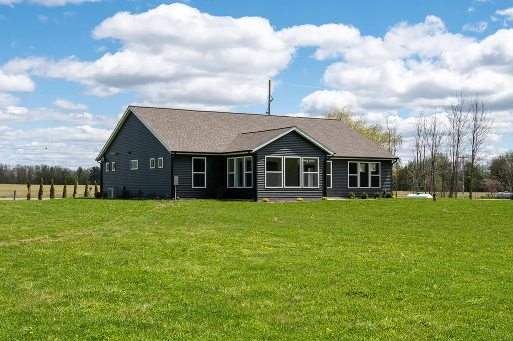 1885 Shaw Road Casnovia Township MI 49303