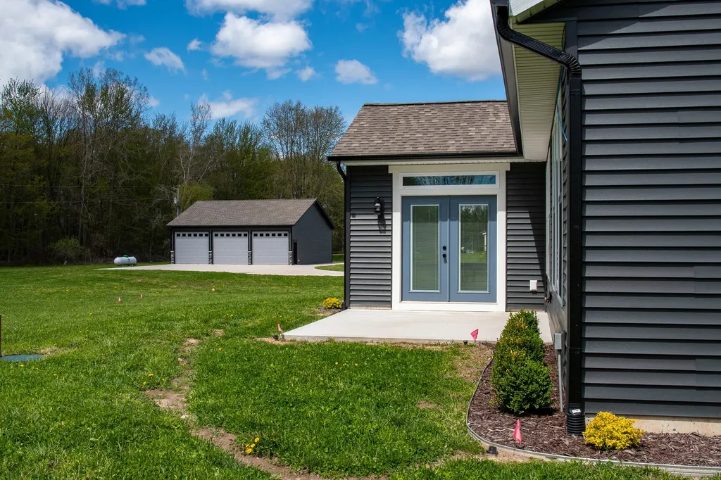1885 Shaw Road Casnovia Township MI 49303