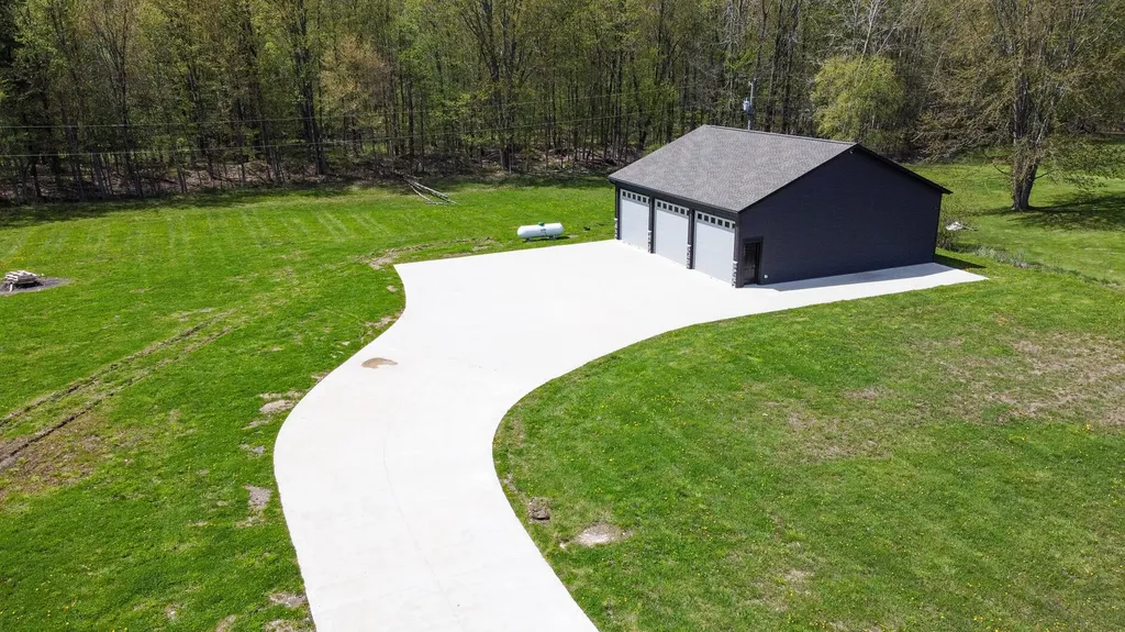 1885 Shaw Road Casnovia Township MI 49303
