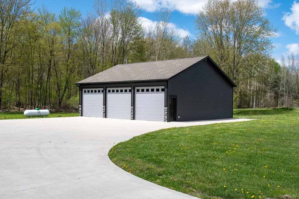 1885 Shaw Road Casnovia Township MI 49303