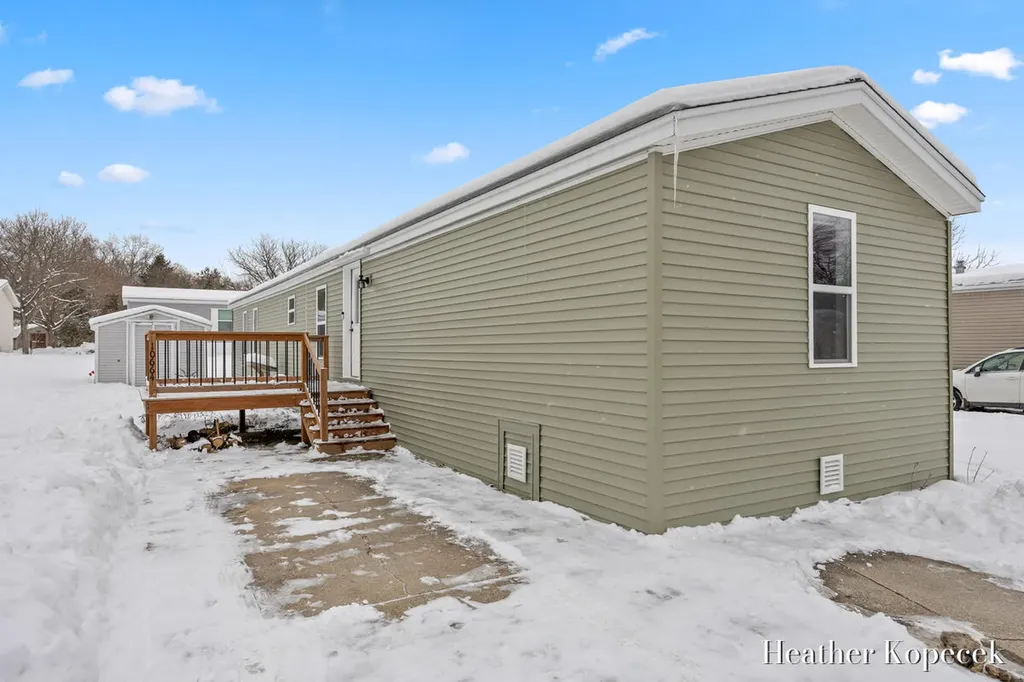 10664 Aquarius Drive NE Algoma Township MI 49341