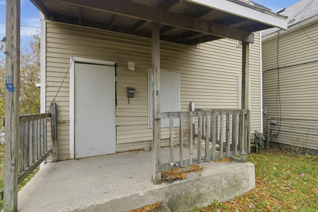 877 Oakland Avenue SW Grand Rapids City MI 49503