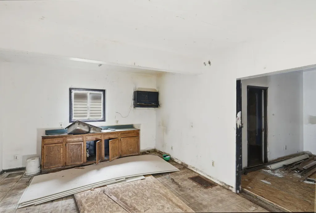 877 Oakland Avenue SW Grand Rapids City MI 49503