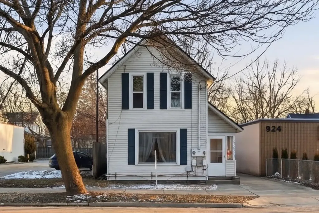 914 Fulton Street W Grand Rapids City MI 49504