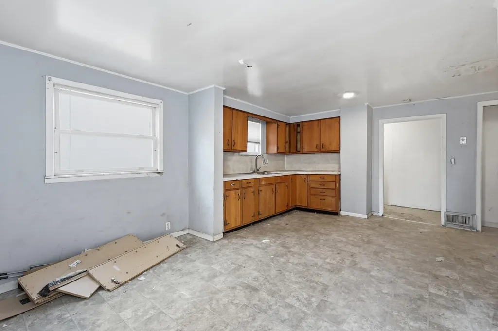 914 Fulton Street W Grand Rapids City MI 49504
