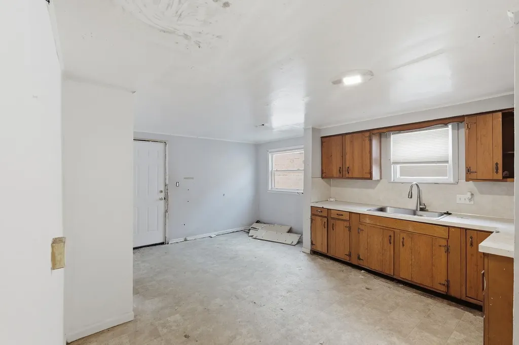 914 Fulton Street W Grand Rapids City MI 49504