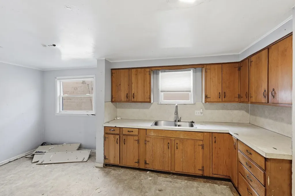 914 Fulton Street W Grand Rapids City MI 49504