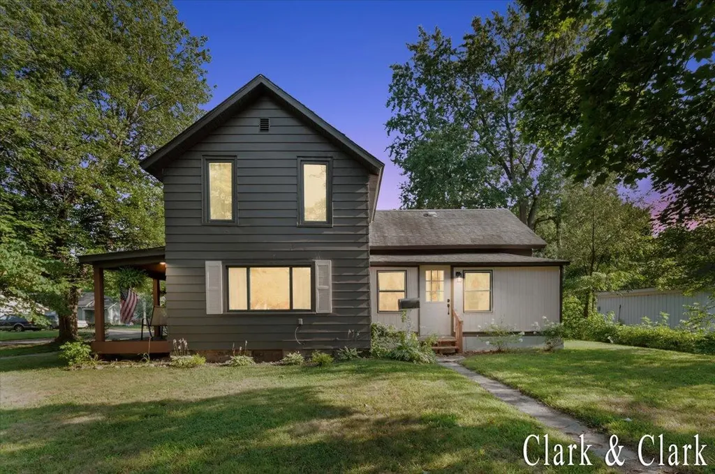 536 E Bond Street Hastings City MI 49058