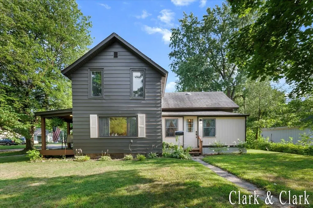 536 E Bond Street Hastings City MI 49058