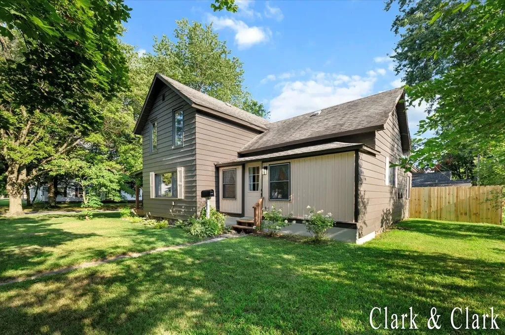 536 E Bond Street Hastings City MI 49058