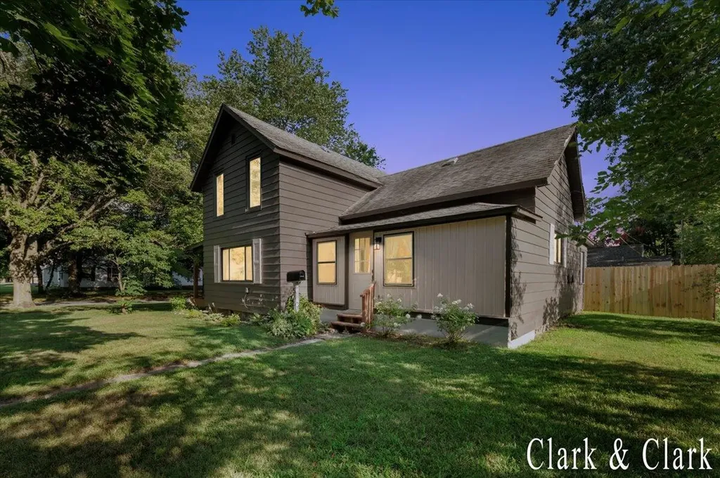 536 E Bond Street Hastings City MI 49058