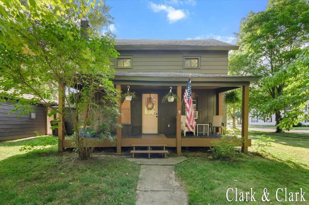 536 E Bond Street Hastings City MI 49058