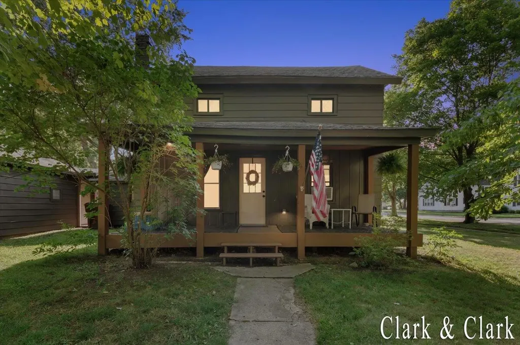 536 E Bond Street Hastings City MI 49058