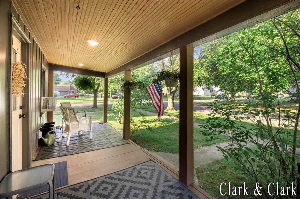 536 E Bond Street Hastings City MI 49058