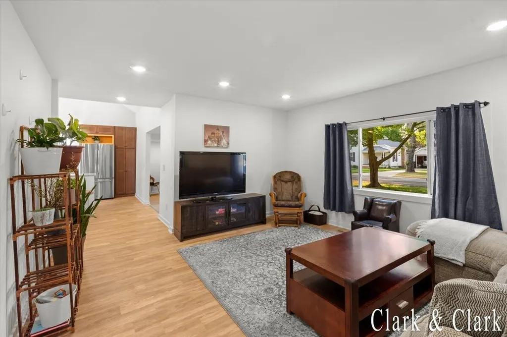 536 E Bond Street Hastings City MI 49058