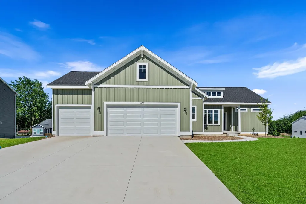 659 Waterford Village Drive NW Walker City MI 49534