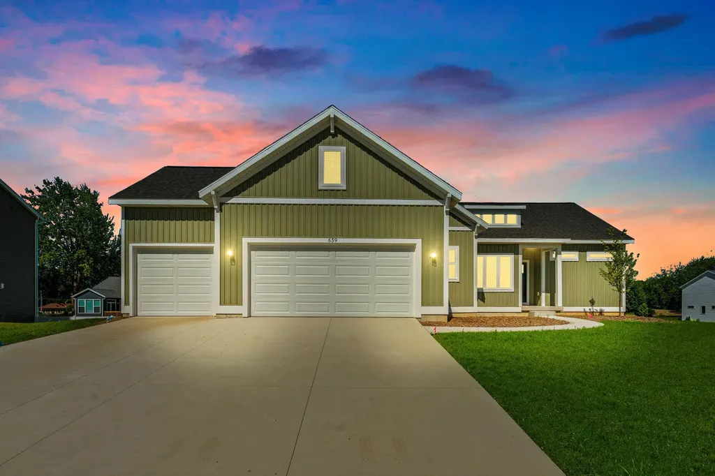 659 Waterford Village Drive NW Walker City MI 49534