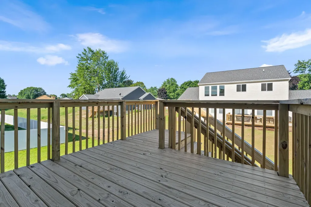 659 Waterford Village Drive NW Walker City MI 49534