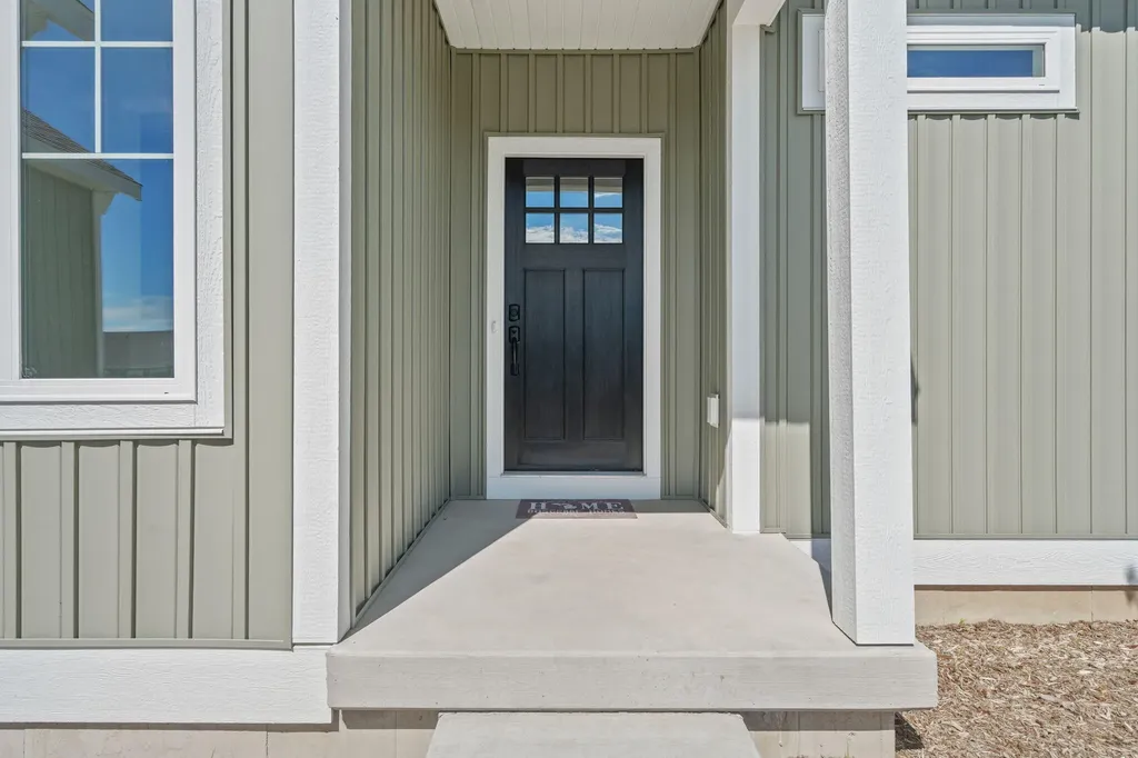 659 Waterford Village Drive NW Walker City MI 49534