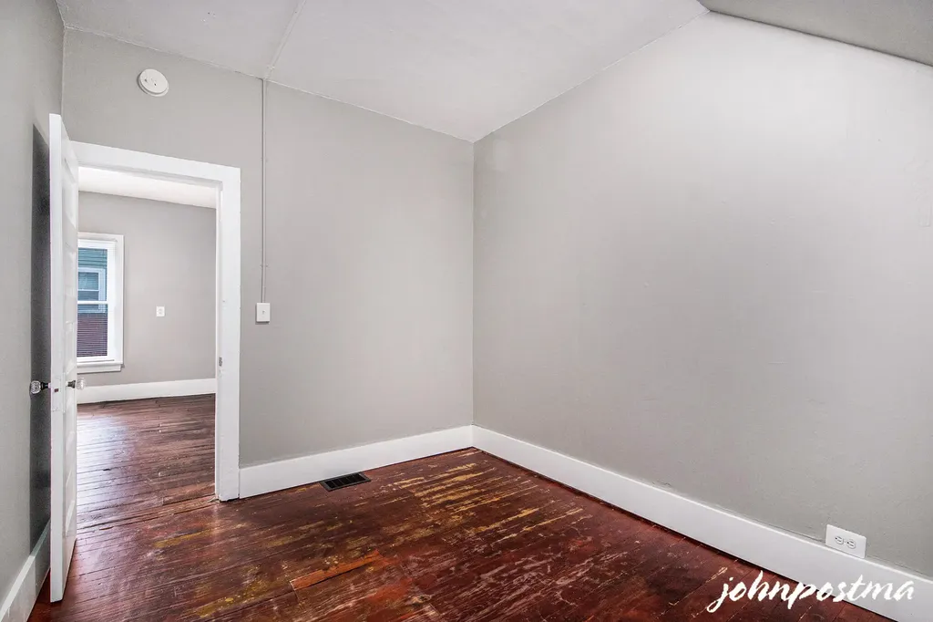 646 Broadway Avenue NW Grand Rapids City MI 49504
