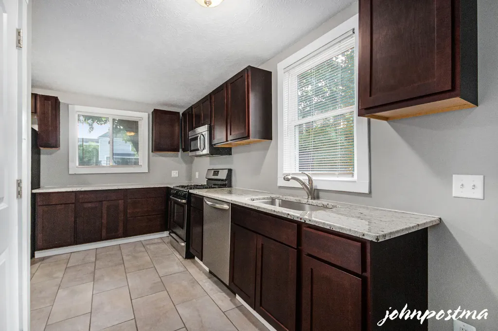 646 Broadway Avenue NW Grand Rapids City MI 49504