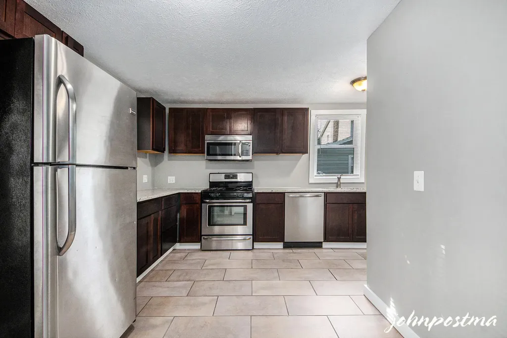 646 Broadway Avenue NW Grand Rapids City MI 49504