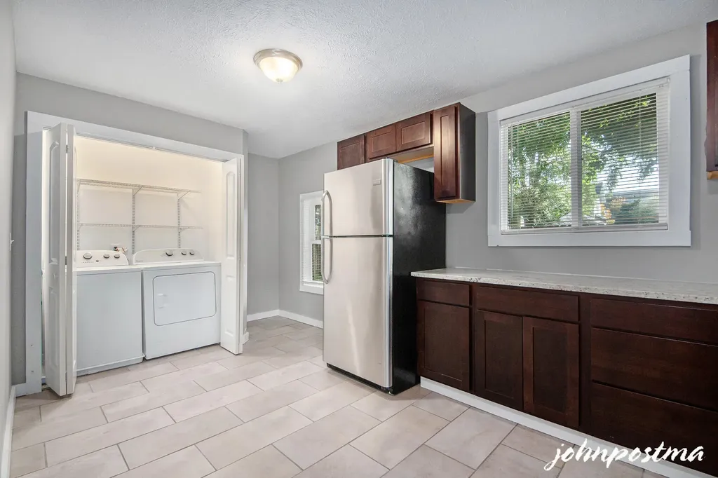 646 Broadway Avenue NW Grand Rapids City MI 49504