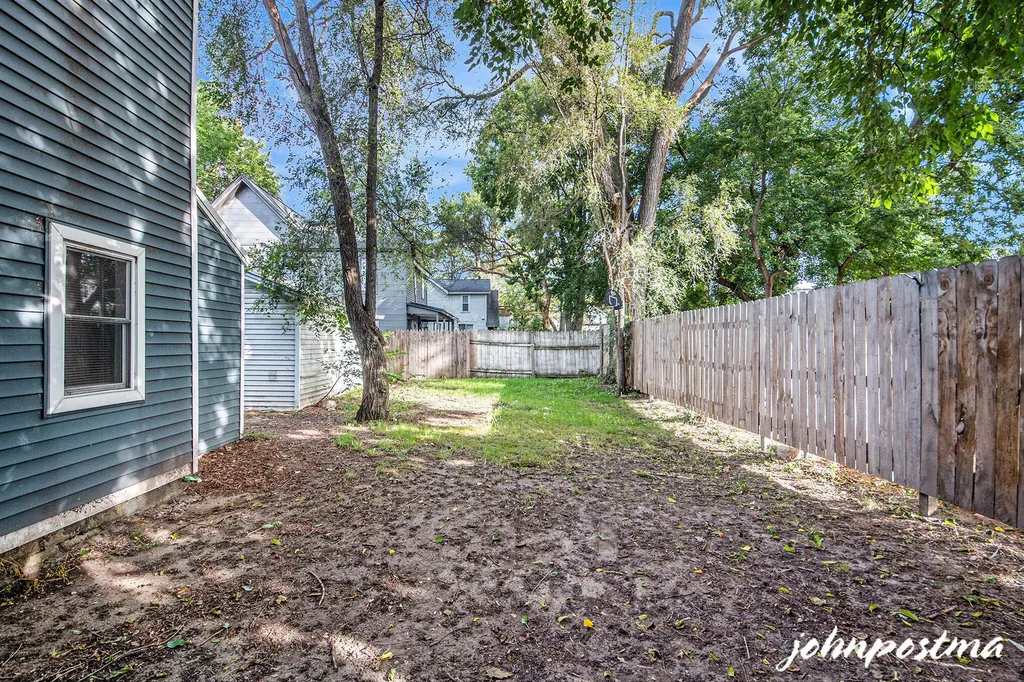 646 Broadway Avenue NW Grand Rapids City MI 49504