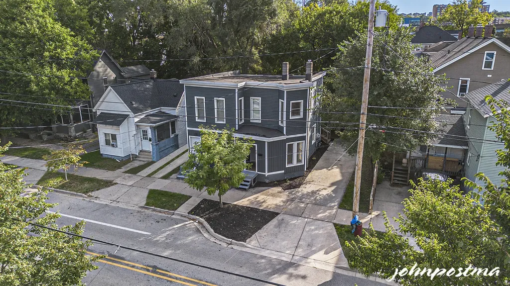 646 Broadway Avenue NW Grand Rapids City MI 49504