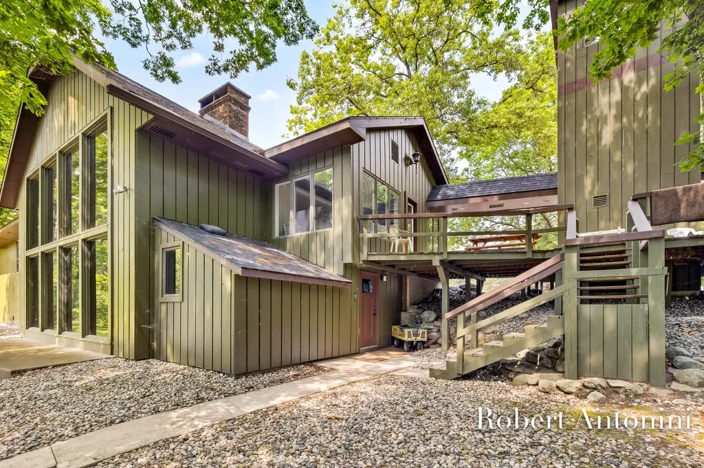 4751 S Johnson Road Montcalm Township MI 49326