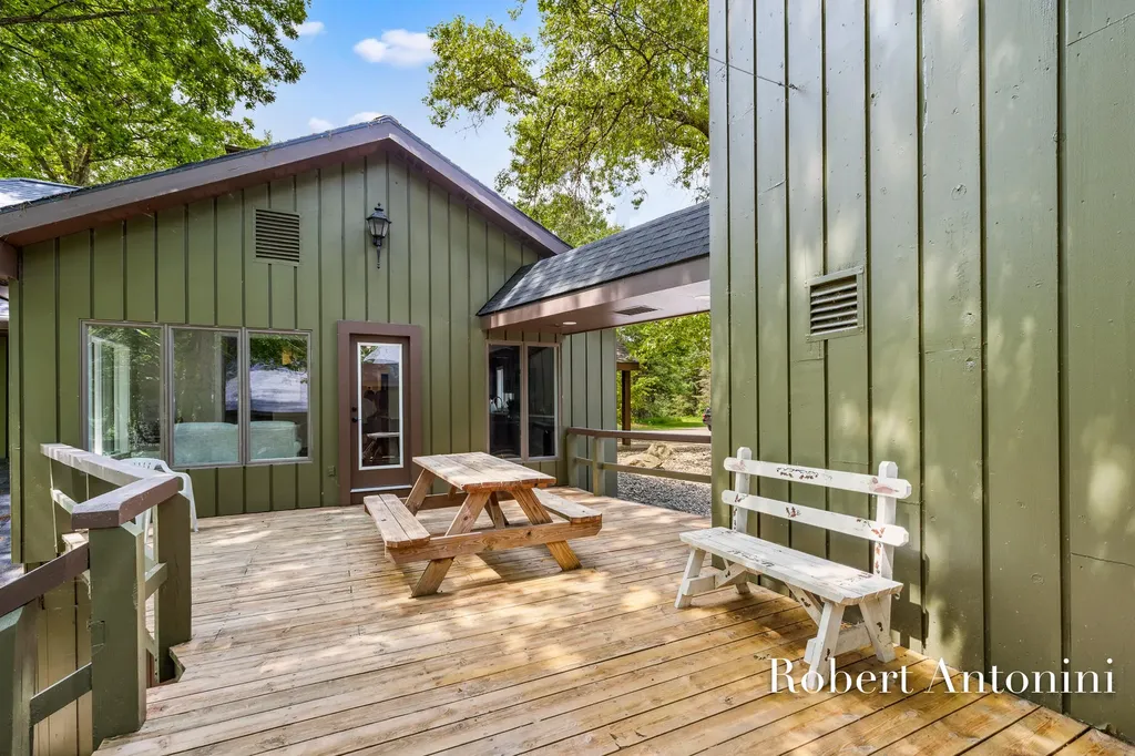 4751 S Johnson Road Montcalm Township MI 49326