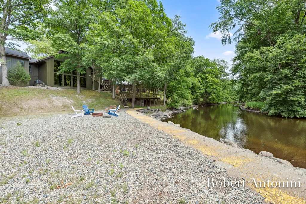 4751 S Johnson Road Montcalm Township MI 49326