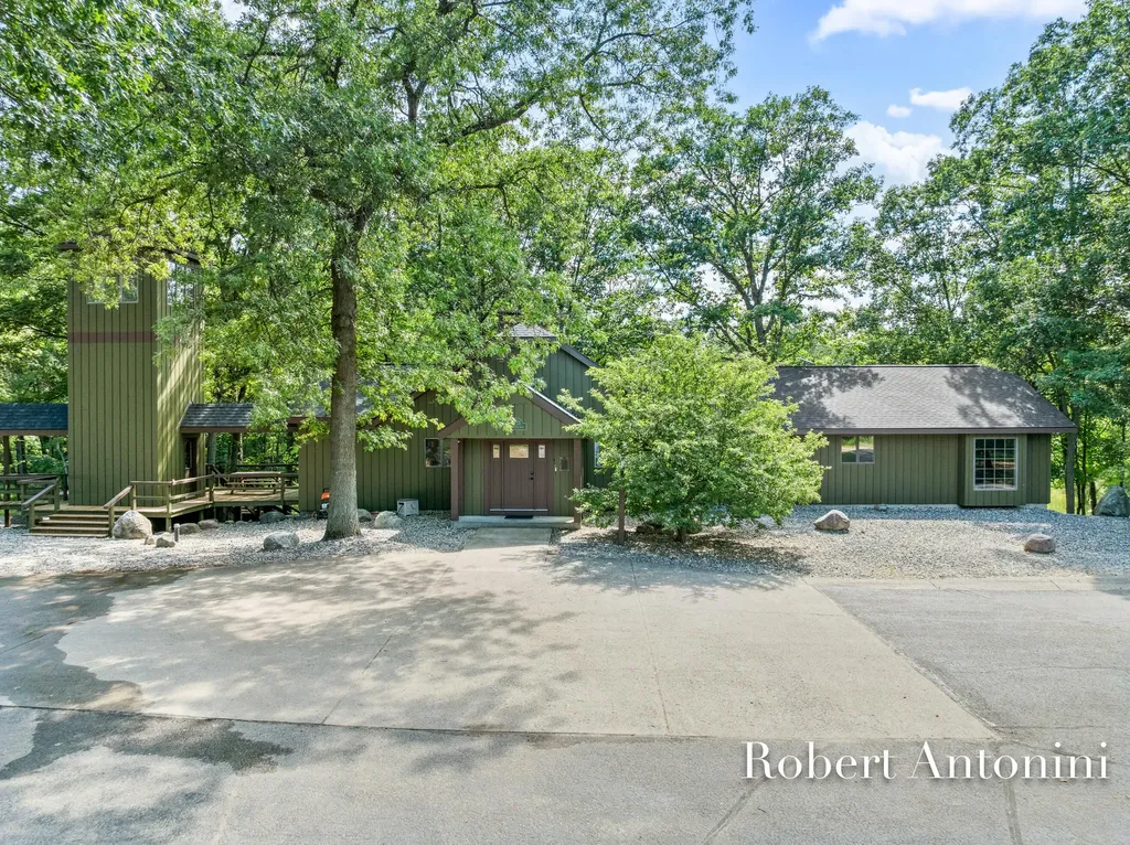4751 S Johnson Road Montcalm Township MI 49326