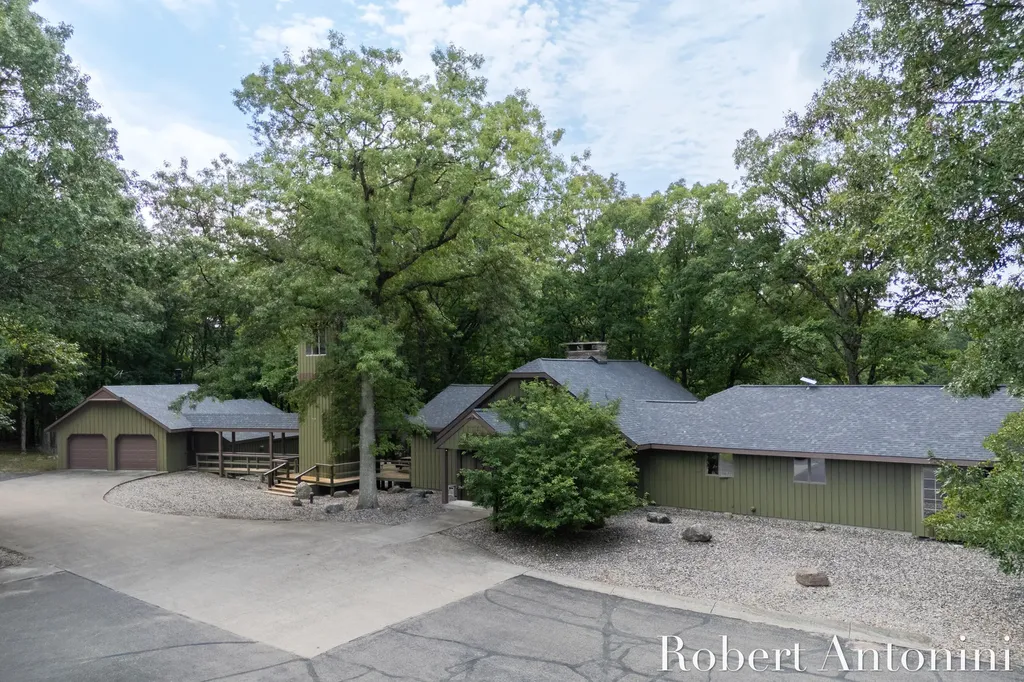 4751 S Johnson Road Montcalm Township MI 49326