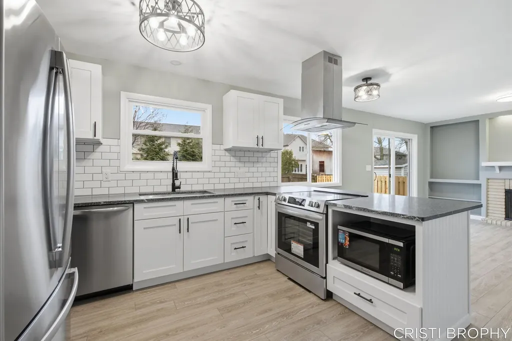 2538 Berwyck Road SE East Grand Rapids City MI 49506