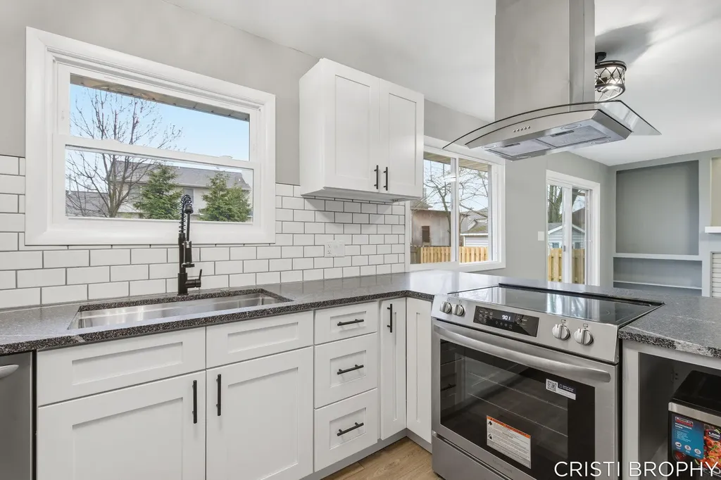 2538 Berwyck Road SE East Grand Rapids City MI 49506