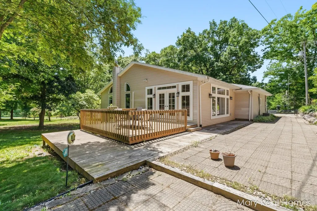 6662 Buttrick Avenue SE Caledonia Township MI 49302