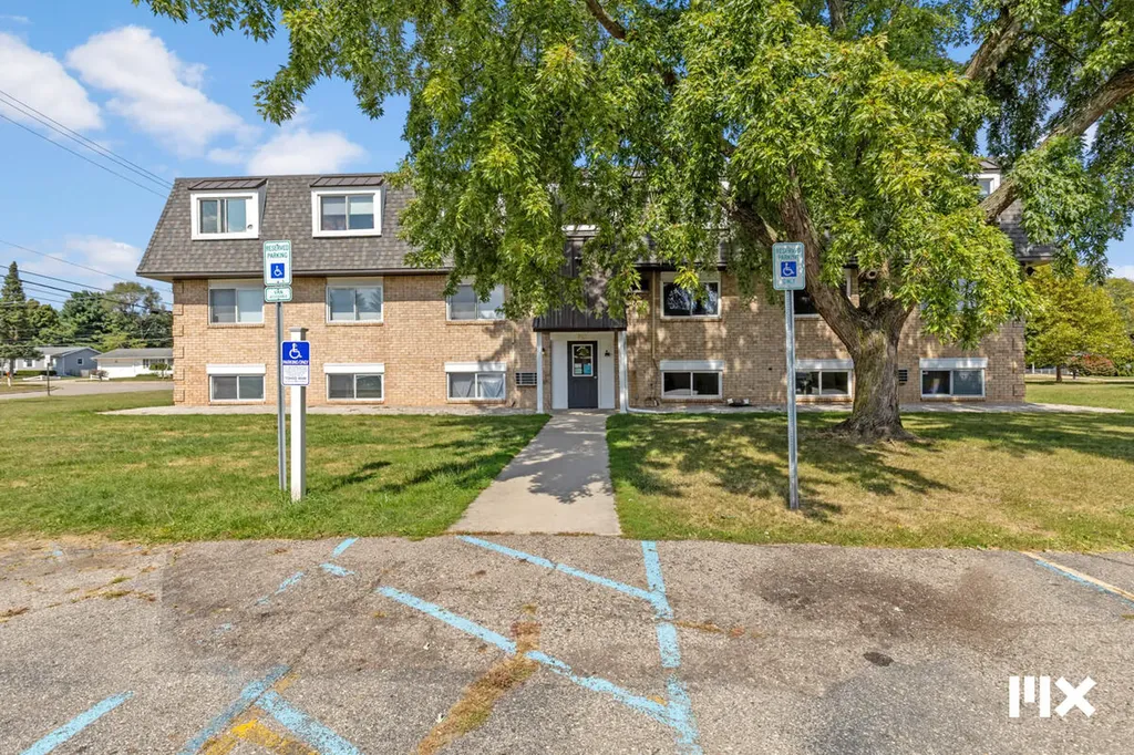 757 W Shepherd Street Charlotte City MI 48813