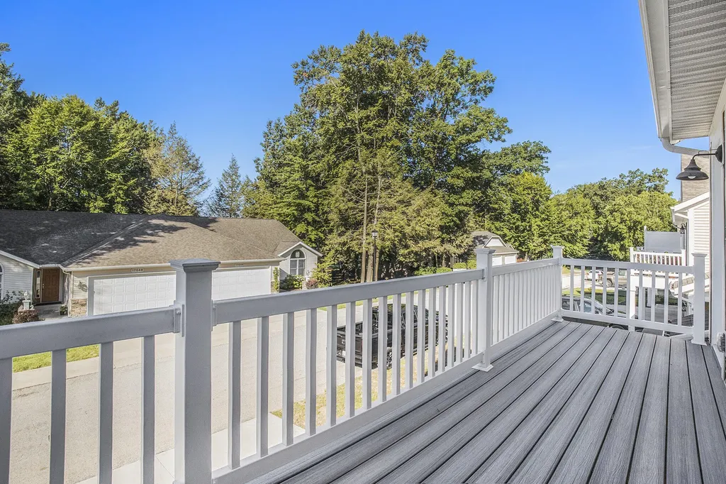 17539 Beechwood Lane Ferrysburg City MI 49456