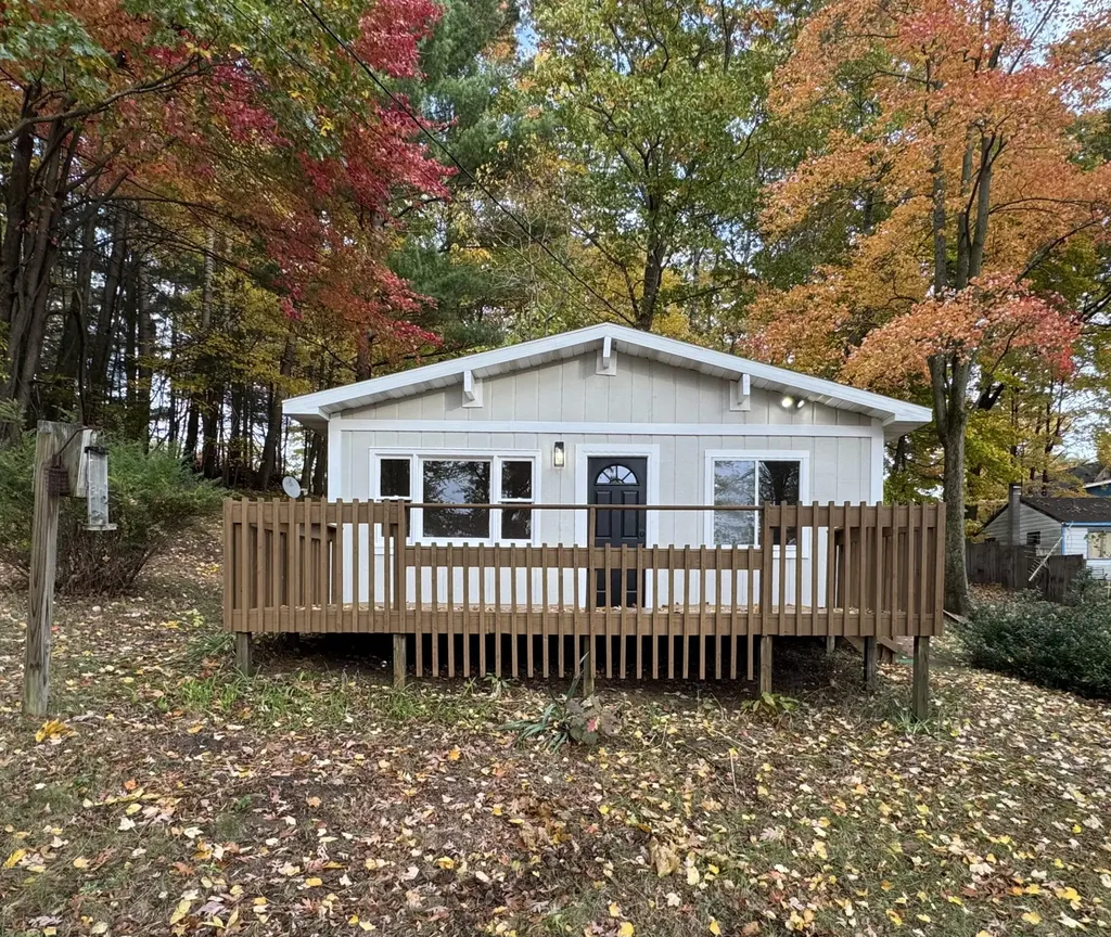 17692 Lake Drive Unknown City MI 49305
