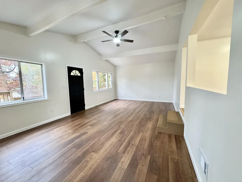 17692 Lake Drive Unknown City MI 49305