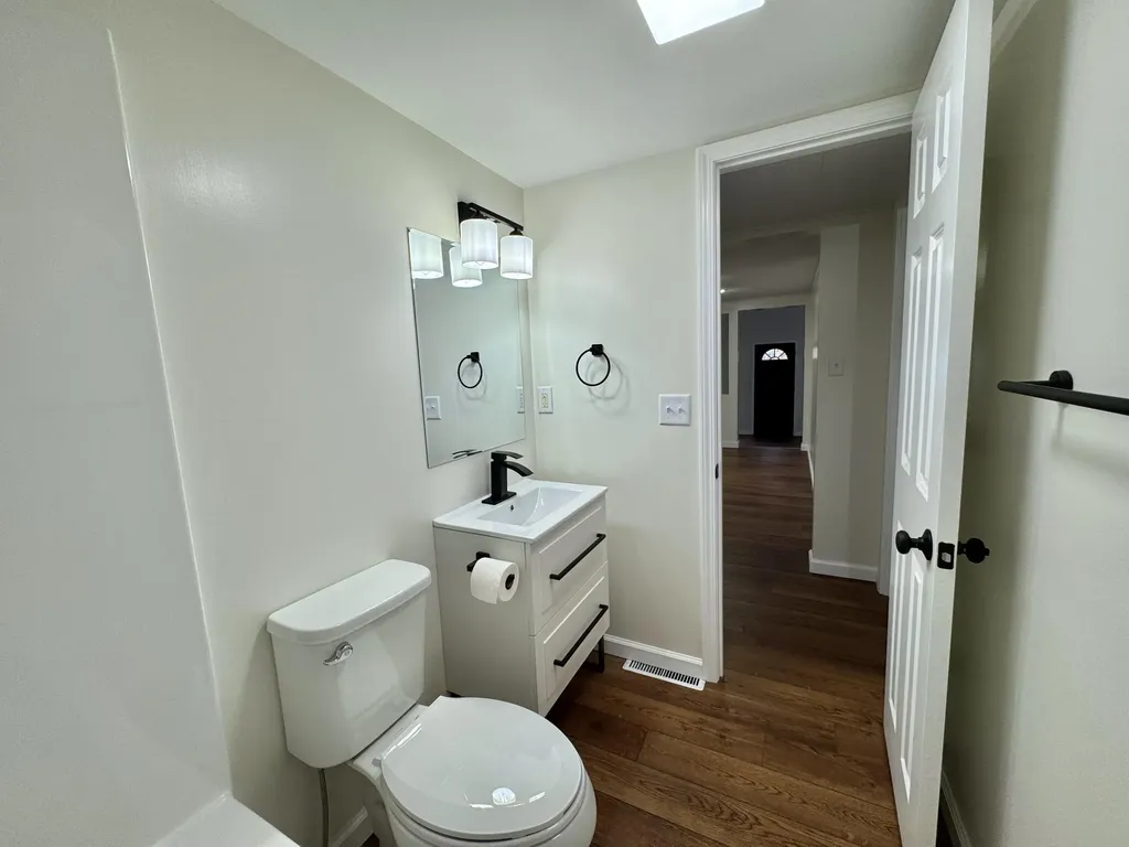 17692 Lake Drive Unknown City MI 49305