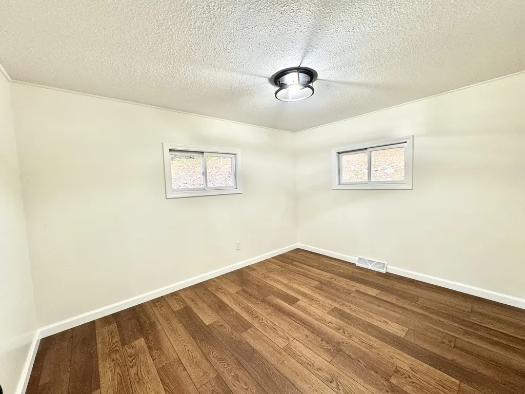 17692 Lake Drive Unknown City MI 49305