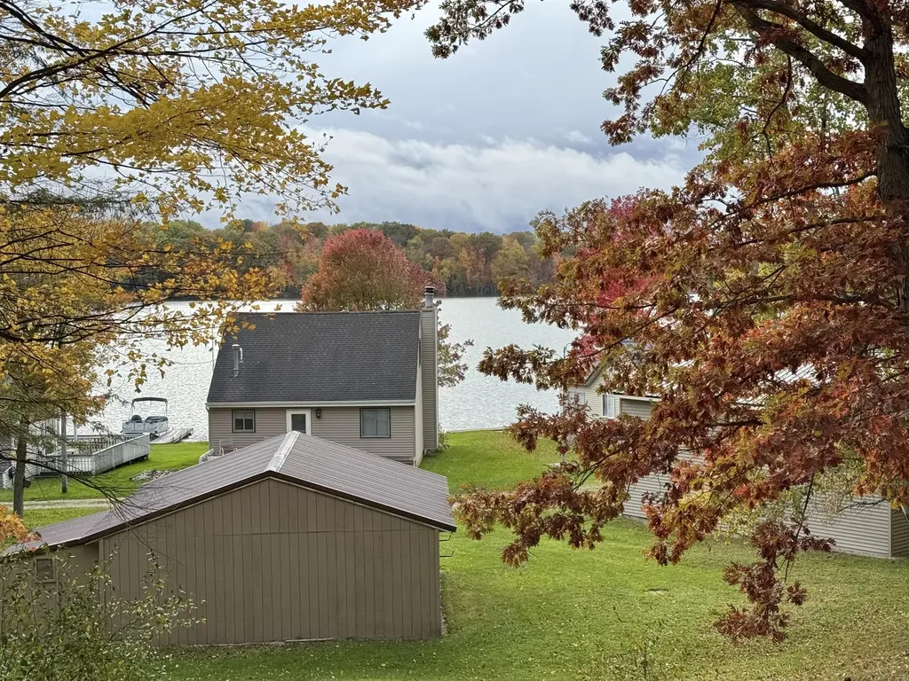 17692 Lake Drive Unknown City MI 49305
