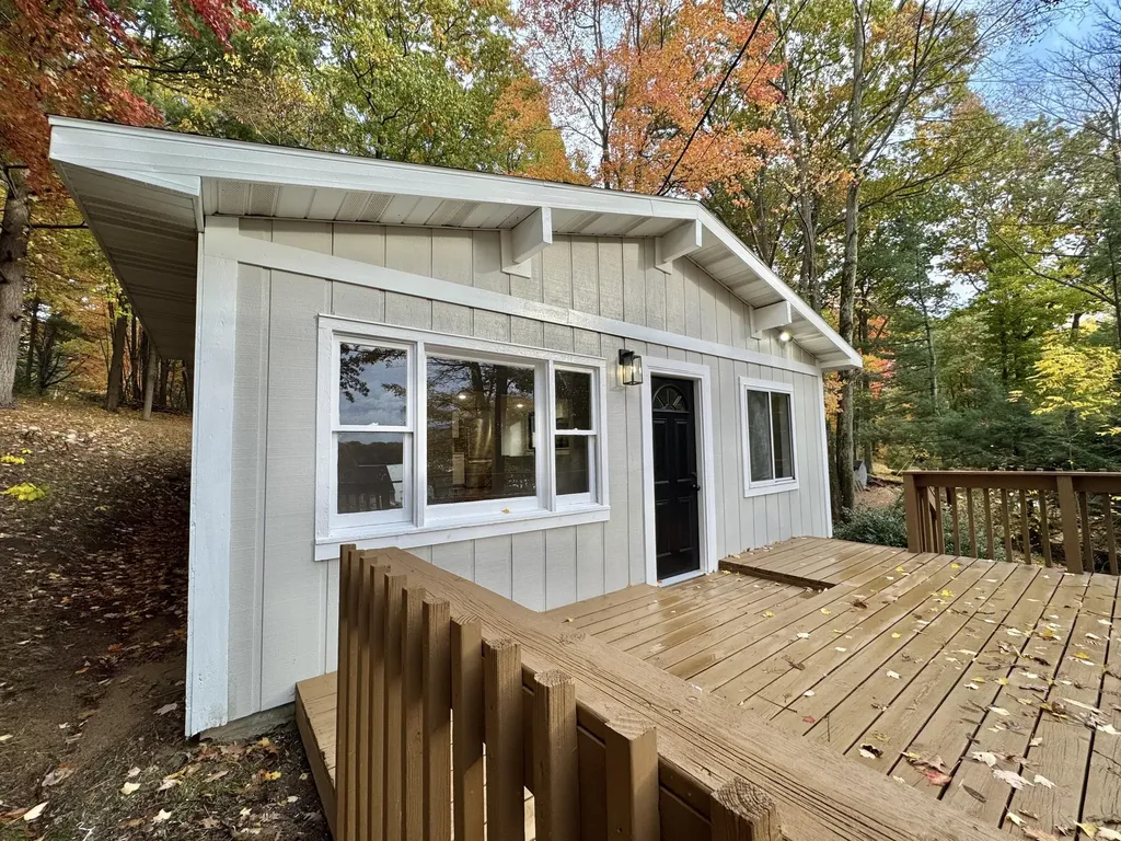 17692 Lake Drive Unknown City MI 49305
