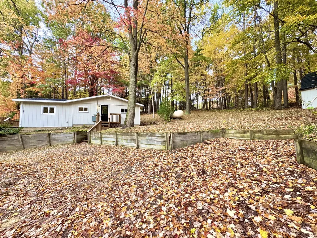 17692 Lake Drive Unknown City MI 49305