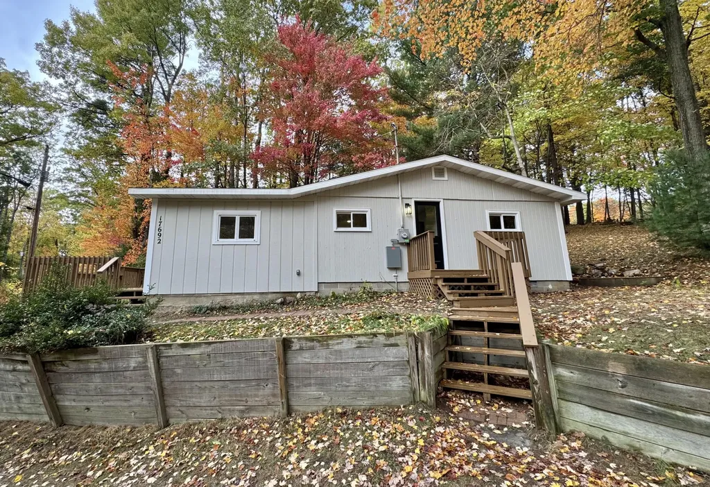 17692 Lake Drive Unknown City MI 49305