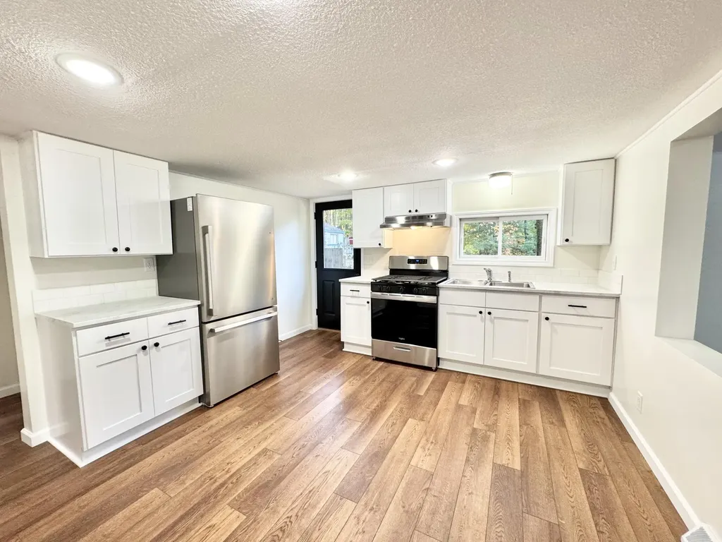 17692 Lake Drive Unknown City MI 49305